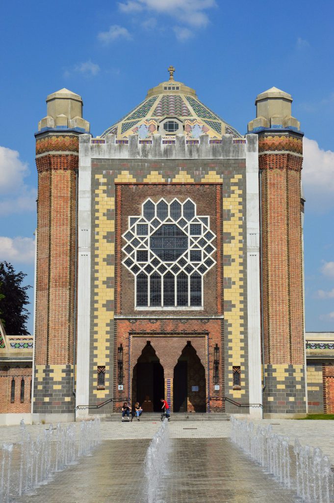 La façade de l’église Saint-Chrysole